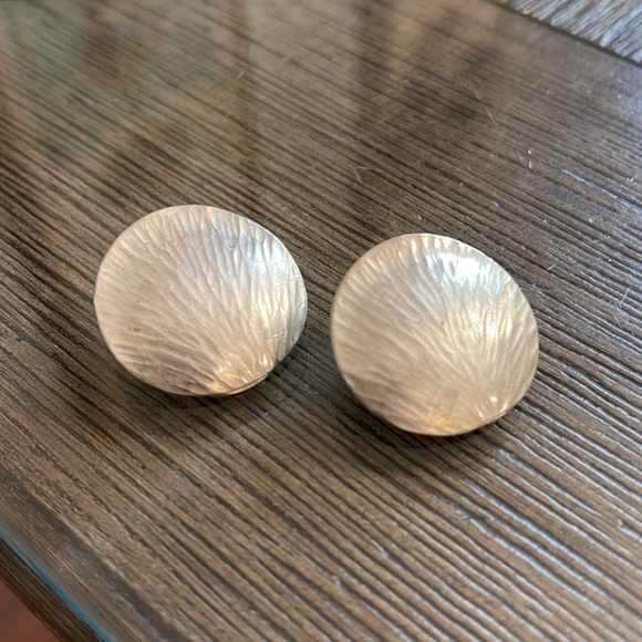 Marjorie Baer San Francisco Sterling Silver Plated Textured Disc Clip Earrings - Picture 6 of 14